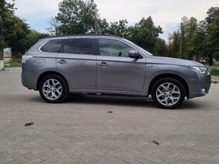 Mitsubishi Outlander foto 3