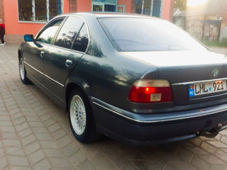 BMW 5 Series foto 4