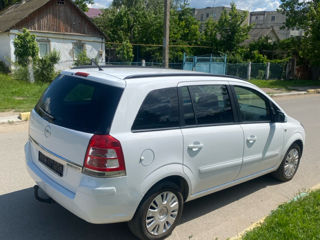 Opel Zafira фото 2