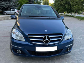 Mercedes B-Class foto 2