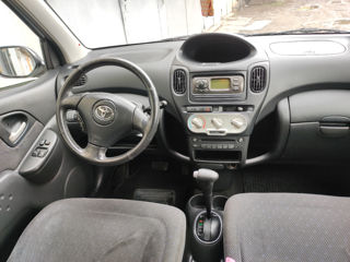 Toyota Yaris Verso foto 7