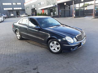 Mercedes E-Class foto 2