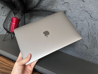 MacBook Air 2019 256gb / i5 / 93%