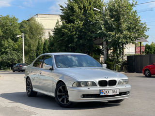 BMW 5 Series foto 3