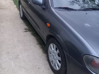 Nissan Almera foto 1