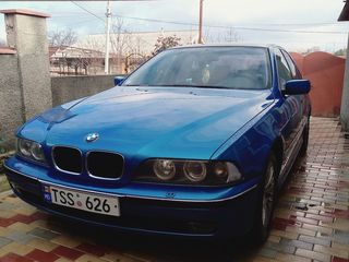 BMW 5 Series foto 1