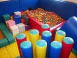 Сухой бассейн с разноцветными шариками, мягкие игровые элементы foto 7