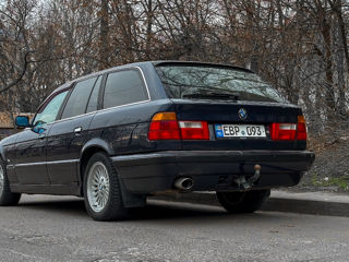 BMW 5 Series Touring foto 3
