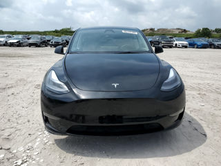 Tesla Model Y foto 2