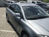 Toyota Avensis foto 2