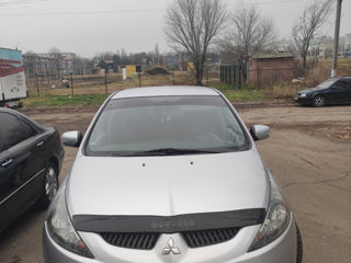 Mitsubishi Grandis foto 2