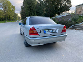 Mercedes C-Class foto 4