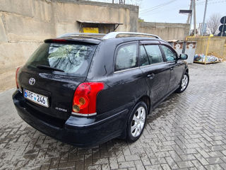 Toyota Avensis foto 4