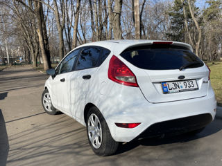 Ford Fiesta foto 4