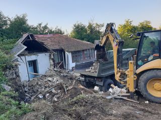 Servicii  bobcat + kamaz + buldoexcavator, demolare si evacuare. foto 8