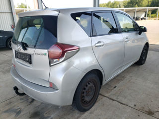 Toyota Verso-S foto 2