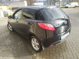 Mazda 2 foto 2