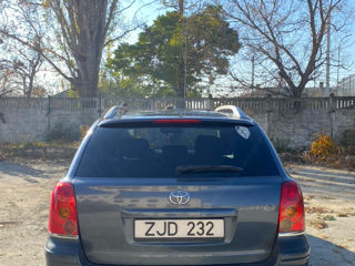 Toyota Avensis foto 4