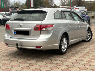 Toyota Avensis foto 4