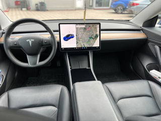 Tesla Model 3 foto 12