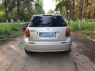 Suzuki SX4 foto 2