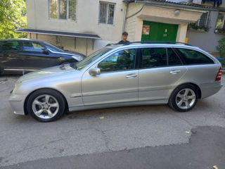 Mercedes C-Class foto 2