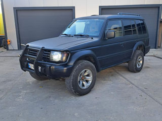 Mitsubishi Pajero foto 2