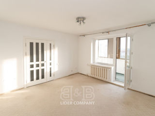 Apartament cu 4 camere, 138 m², Buiucani, Chișinău foto 3