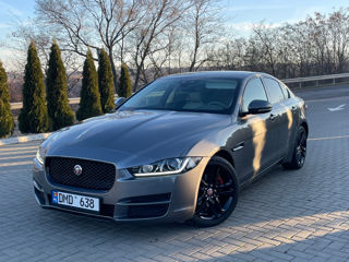 Jaguar XE foto 2