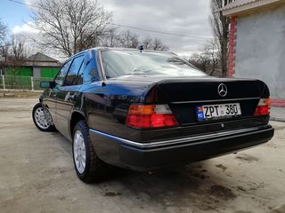 Mercedes Series (W124) foto 4