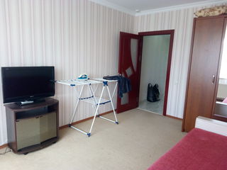 Apartament cu 2 camere 300 euro Riscanovca str. Kiev 16/6 foto 5