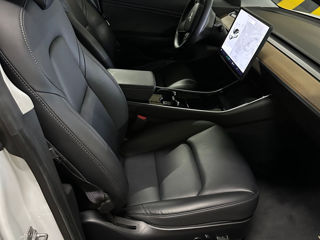 Tesla Model 3 foto 2