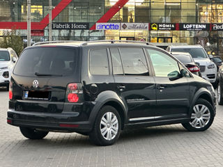 Volkswagen Touran foto 4