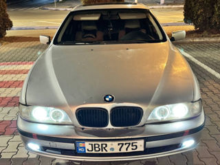 BMW 5 Series foto 4