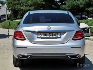 Mercedes E-Class foto 4