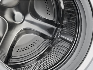 Mașină de spălat rufe eficientă AEG 7Kg foto 3