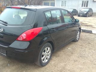 Nissan Tiida foto 1