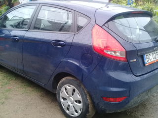 Ford Fiesta foto 2