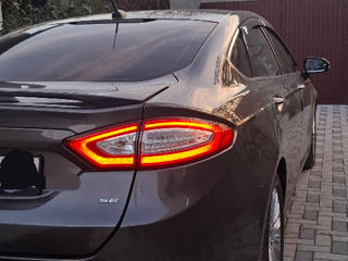 Ford Fusion foto 2