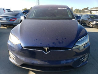 Tesla Model X foto 2