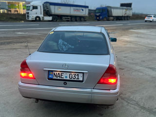 Mercedes C-Class foto 4