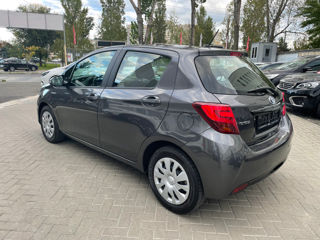 Toyota Yaris фото 4