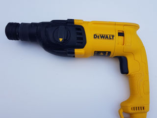 Перфоратор Dewalt D25033 и зарядное устройство Dewalt  DE0246 24V foto 7