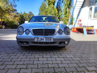 Mercedes E-Class foto 2