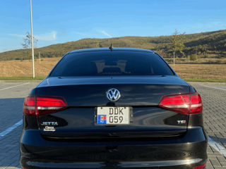 Volkswagen Jetta foto 4