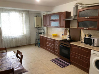 Apartament cu 2 camere, 80 m², Botanica, Chișinău foto 4