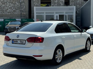 Volkswagen Jetta foto 4