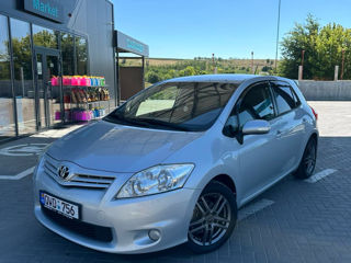 Toyota Auris фото 0
