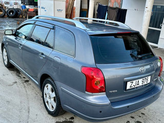 Toyota Avensis foto 4