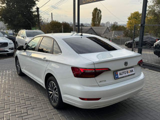 Volkswagen Jetta foto 4